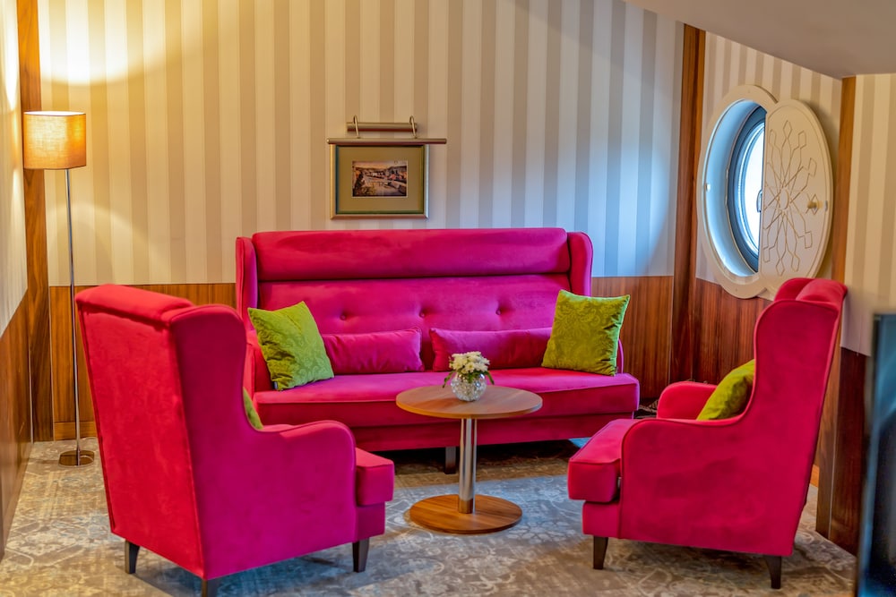 HERITAGE HOTEL KRONE 52/77