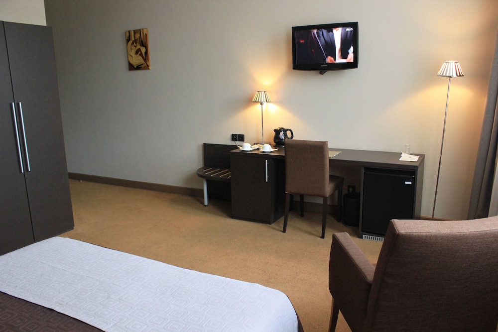 TANA Hotel 12/62