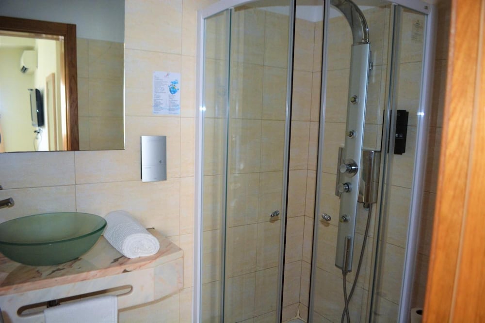 Sol Hotel 38/41