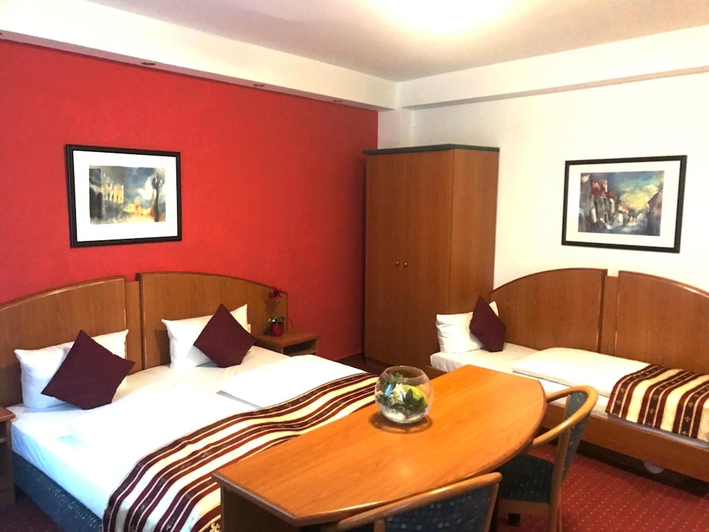 Hotel Condor 9/41