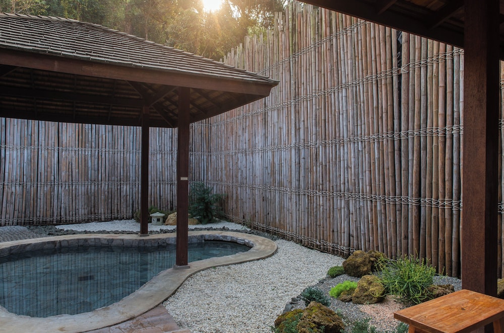 ONSEN @ MONCHAM 32/65