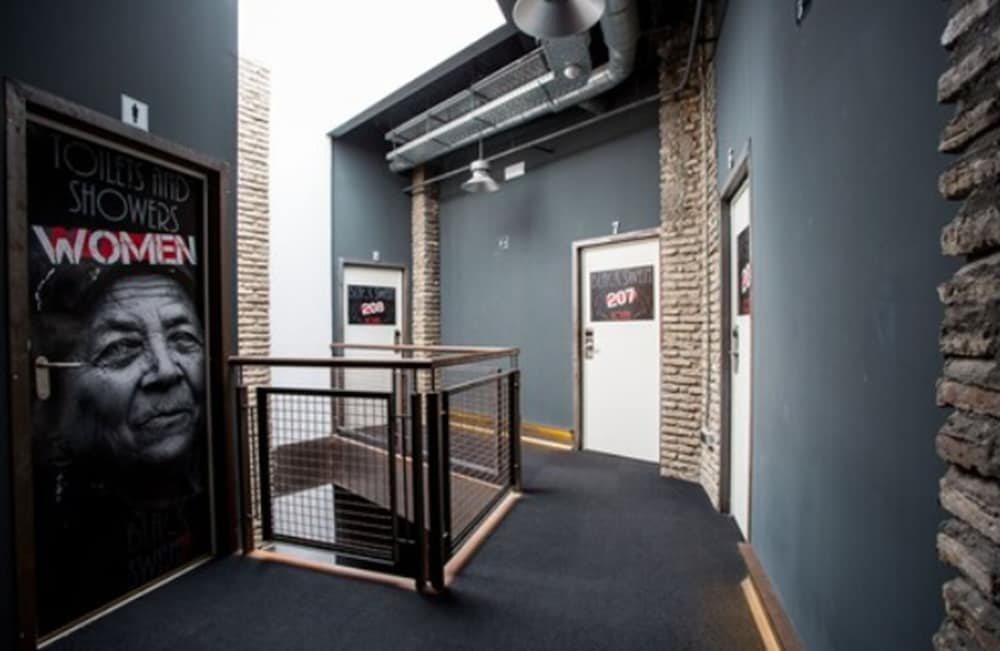 Black Swan Hostel Sevilla 54/62