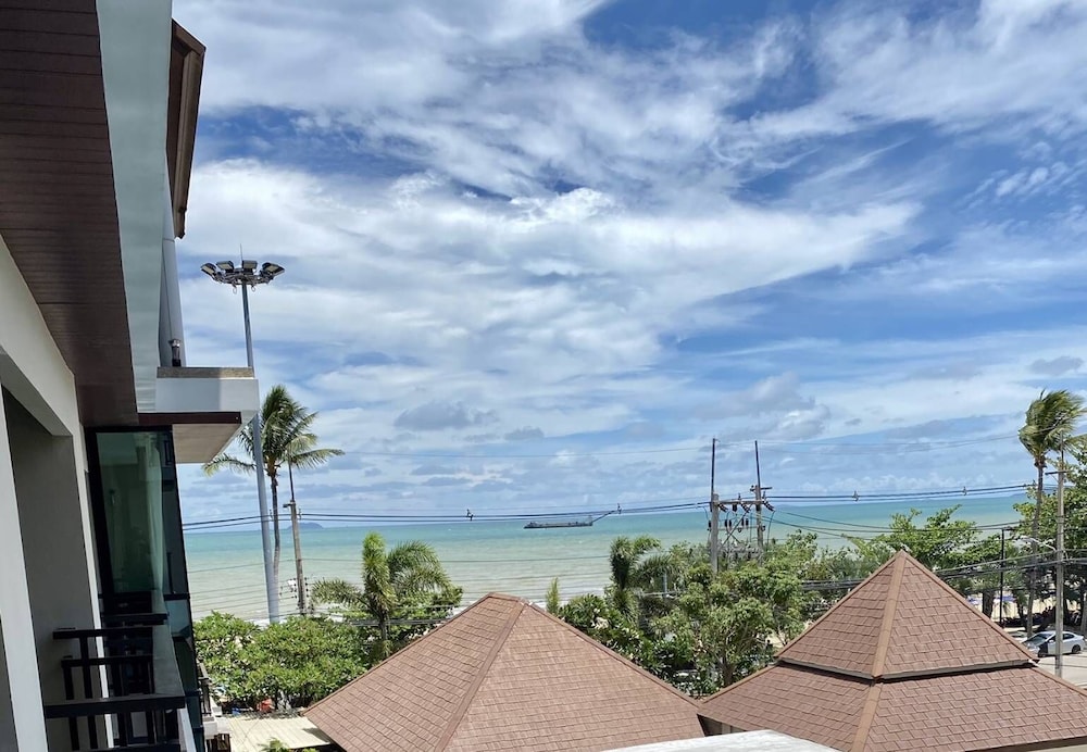 Royal Thai Pavilion Jomtien Boutique Resort 75/78