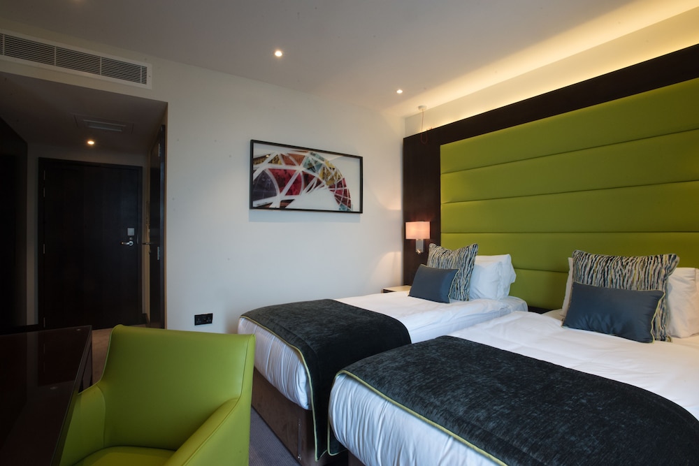 St George S Hotel Wembley 6/32