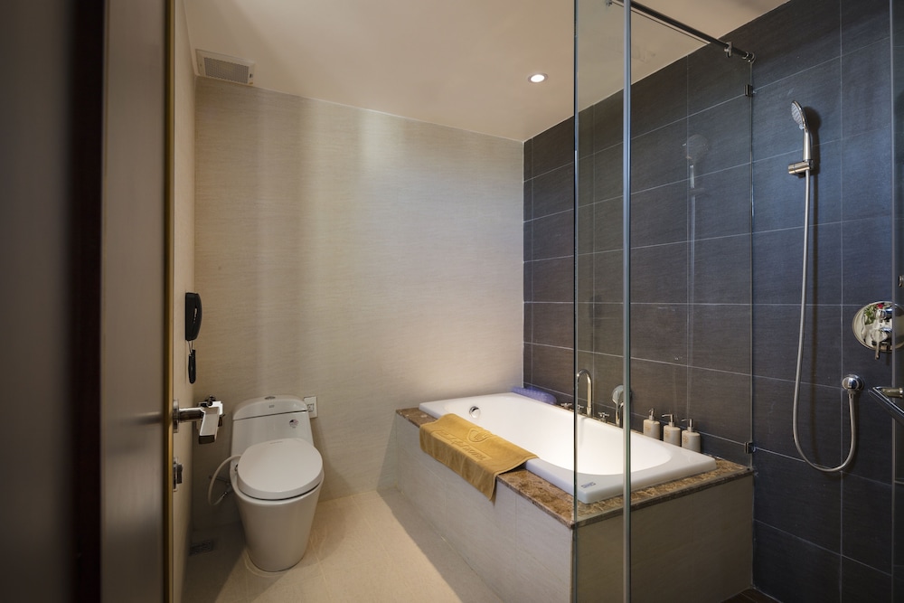 Thanh Lich Royal Boutique Hotel 68/69