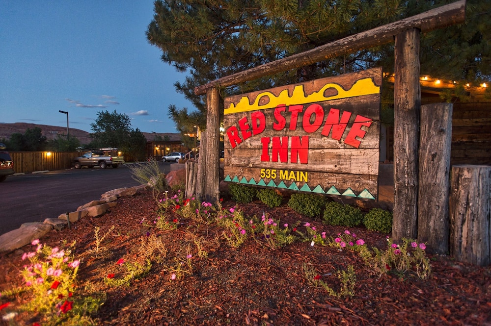 Red Stone Inn 3/44