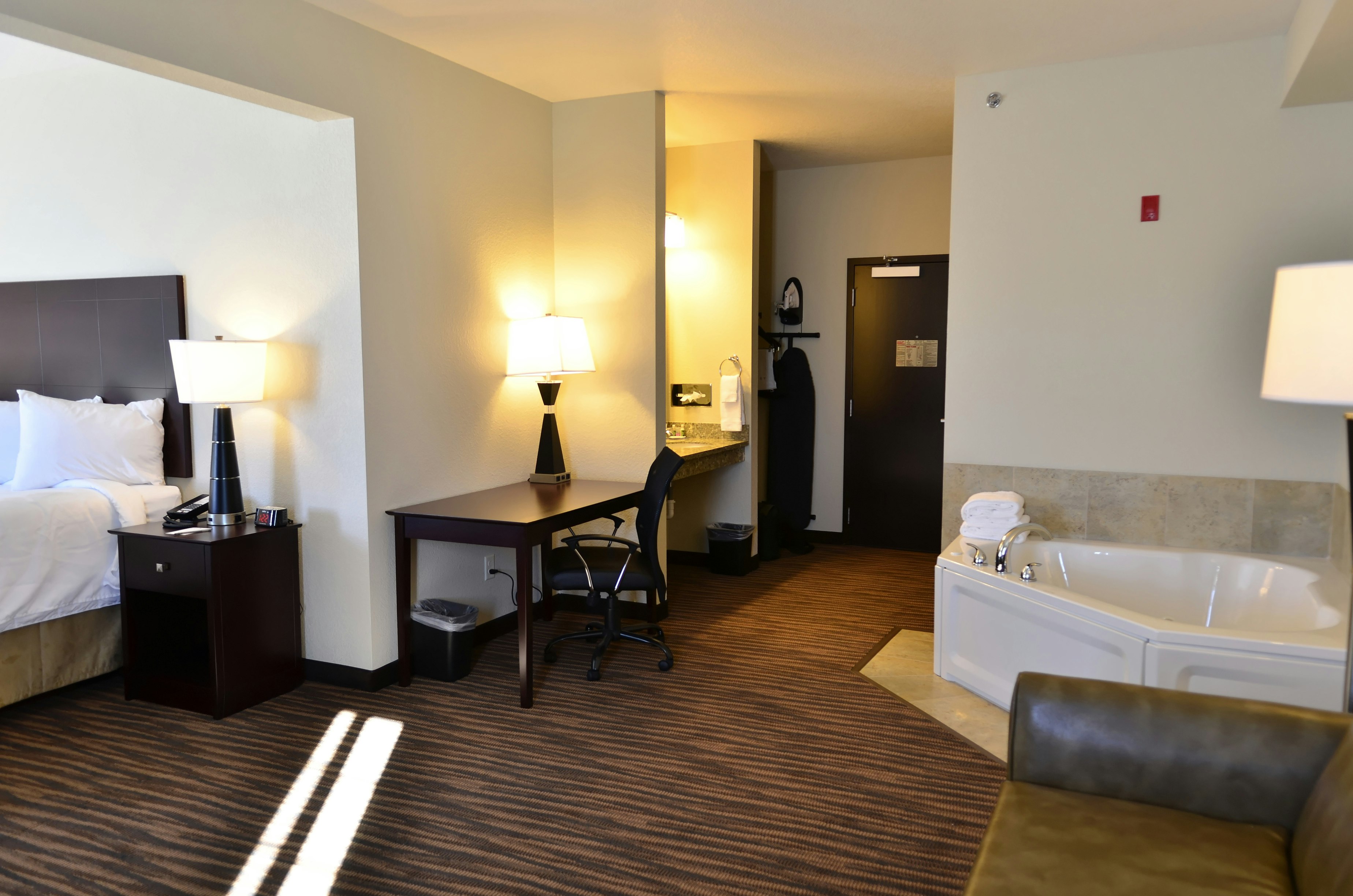 Cobblestone Inn & Suites - Holstein 36/48