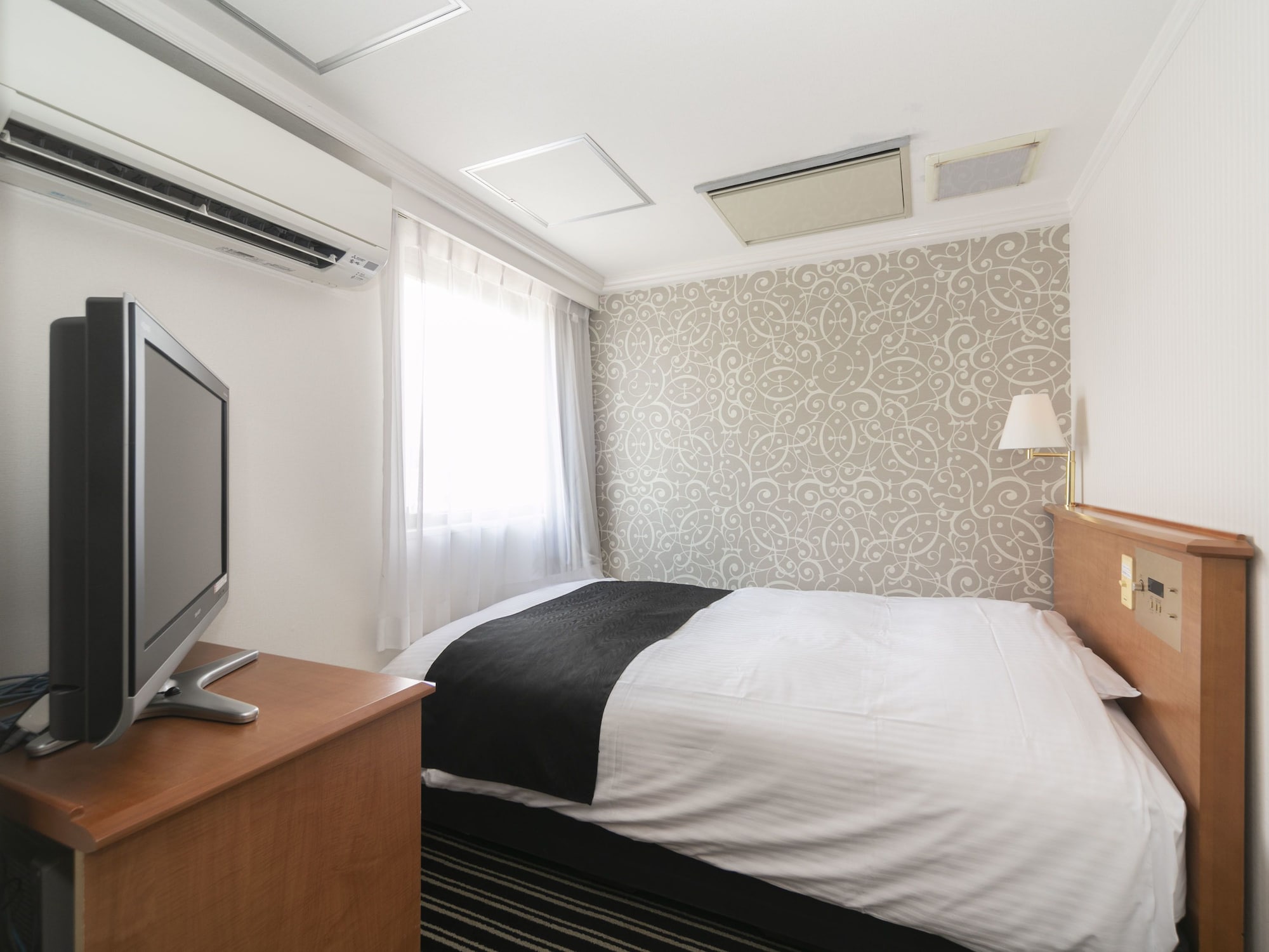 ROOM, SINGLE