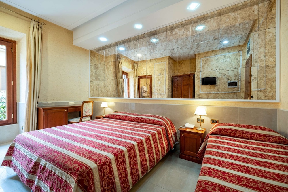 غرفة ثلاثية بسرير مزدوج وسرير فردي، Comfort Hotel Bolivar 2/5