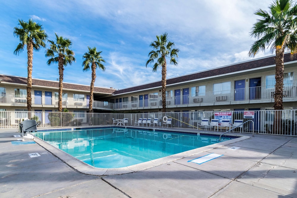 Motel6 el Centro Ca 30/33