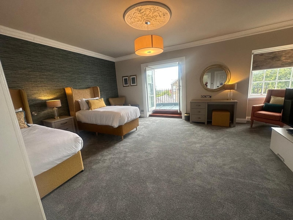 The Tontine Hotel 23/64