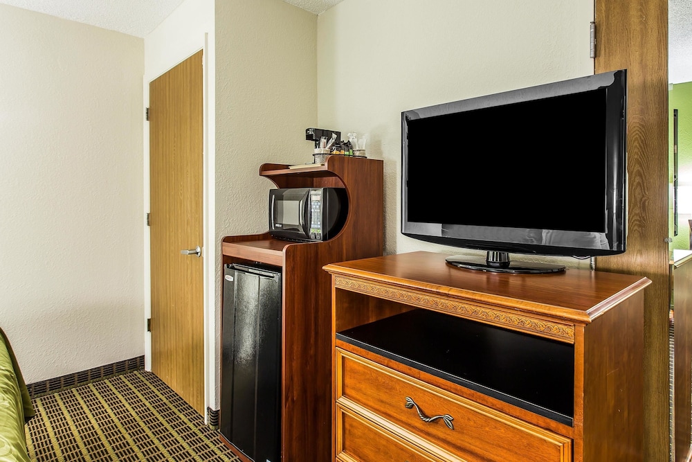 Quality Inn & Suites Orangeburg 31/32
