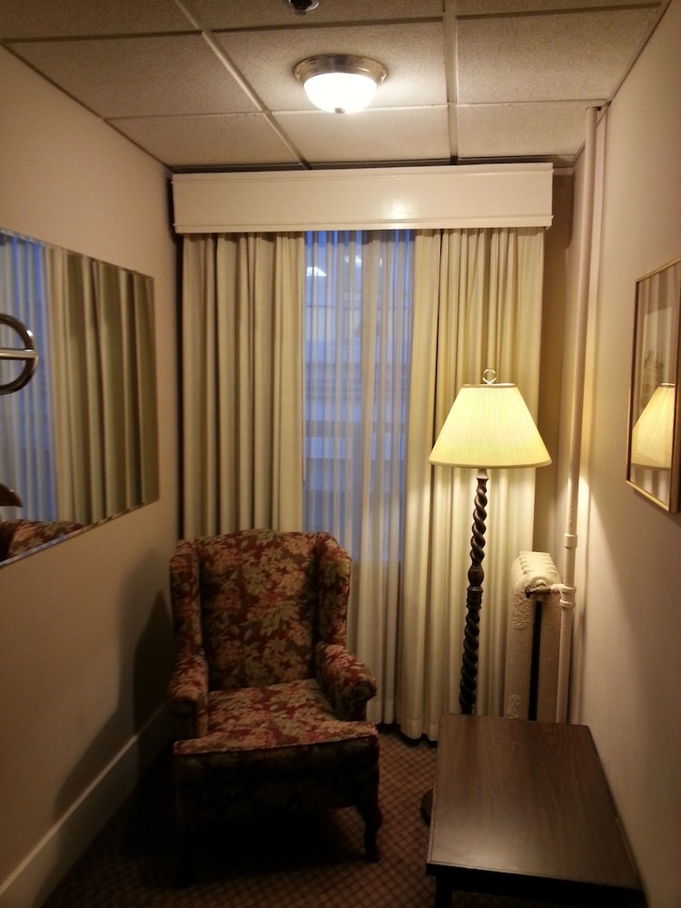 Kingston Hotel 34/63