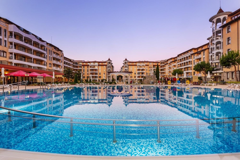 Royal Sun Holiday Complex 13/50