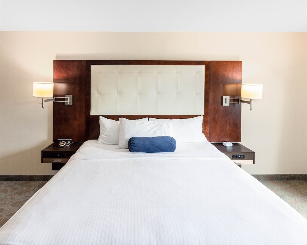 Aqua Blue Hotel & Conference Center 13/61