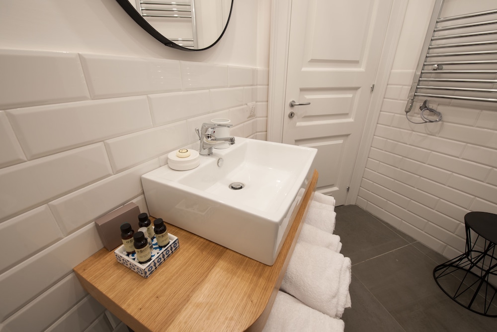 SANTA CHIARA BOUTIQUE HOTEL 23/73