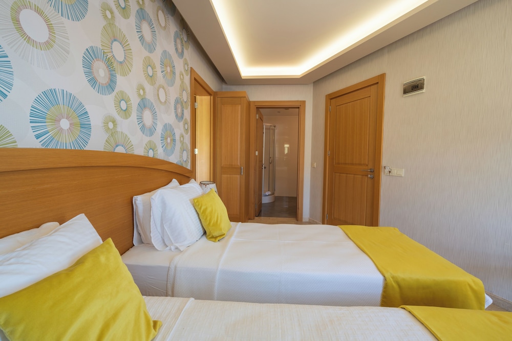 2 BEDROOMS, FAMILY, DOUBLE OR TWIN BED