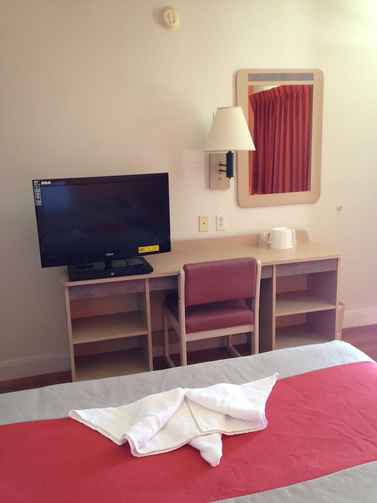 Motel6 Saint George, UT - University/Historic Downtown 21/53