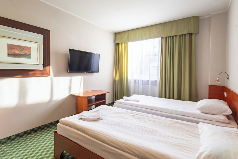 ECONOMY, TWIN BEDS, NO AIR CONDITION