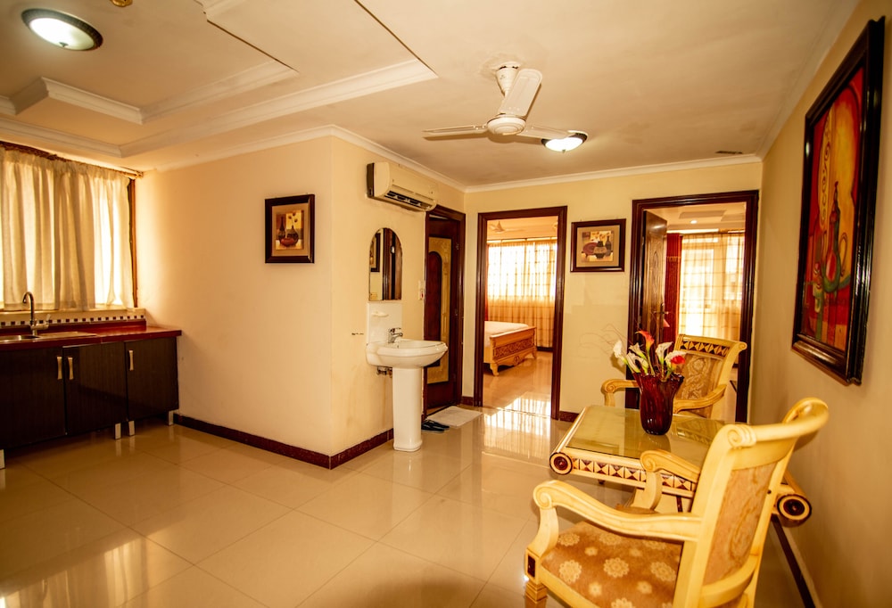 Urban Rose Hotel and Apartment 40/64