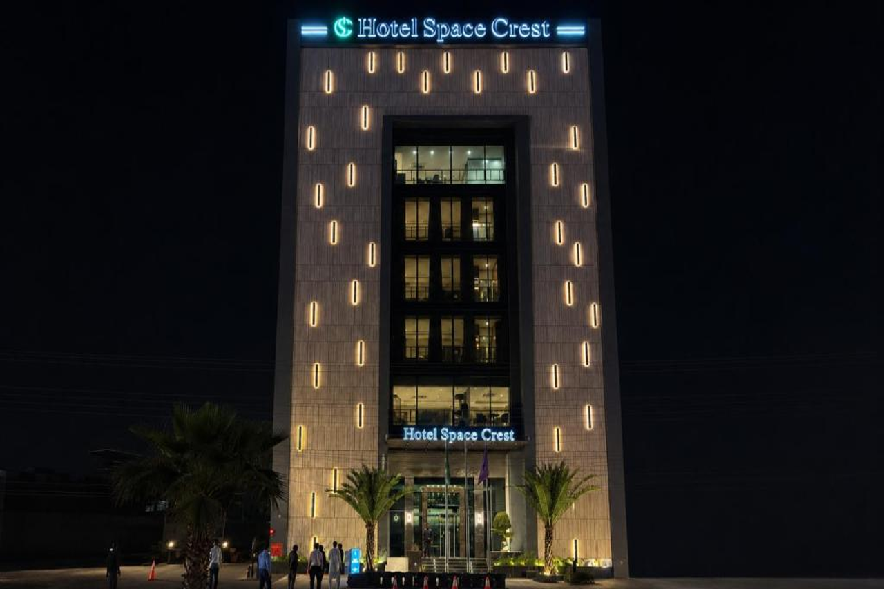 Hotel Space Crest