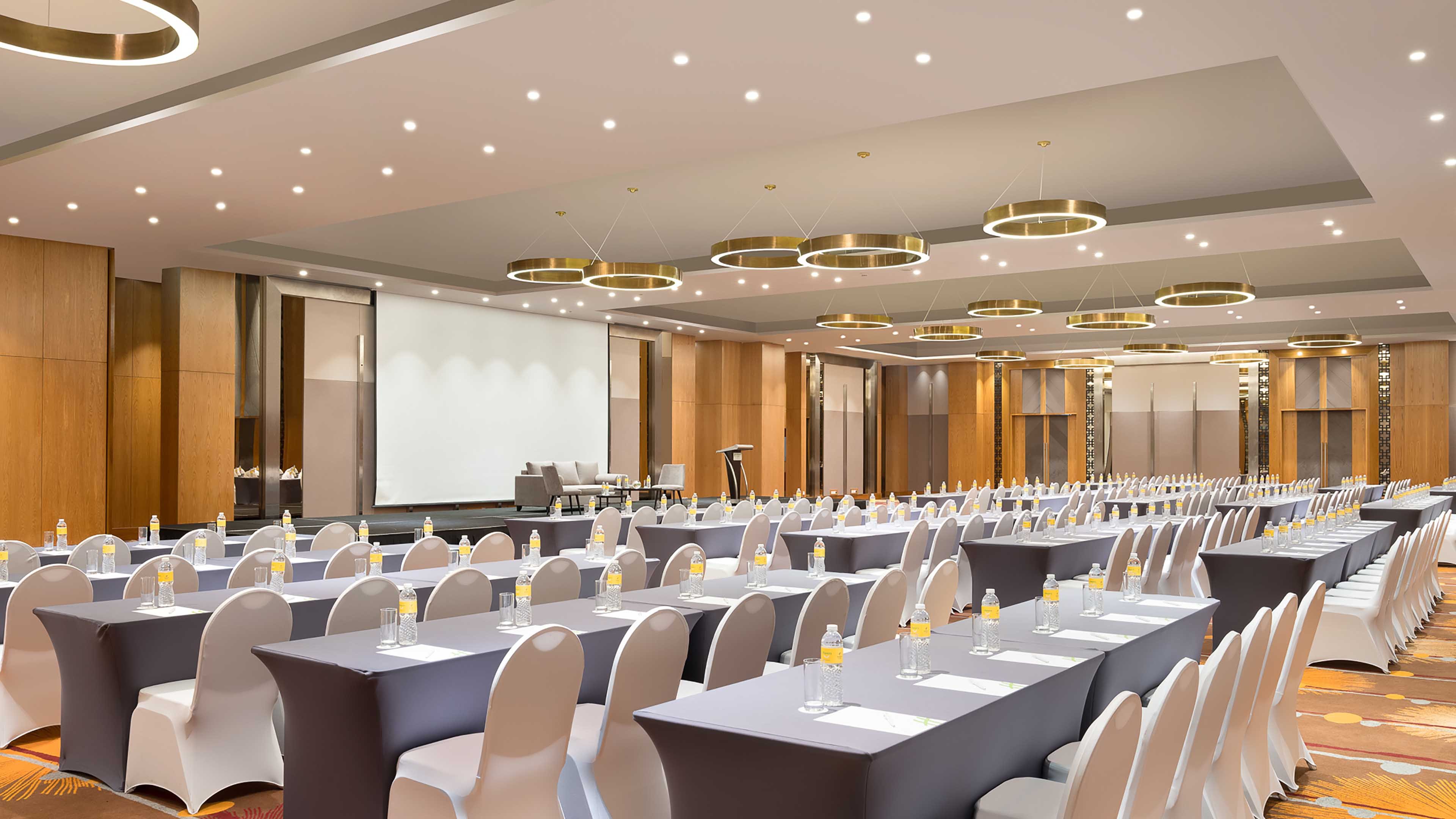 Holiday Inn Hotel Suites Jakarta Gajah Mada 64/77