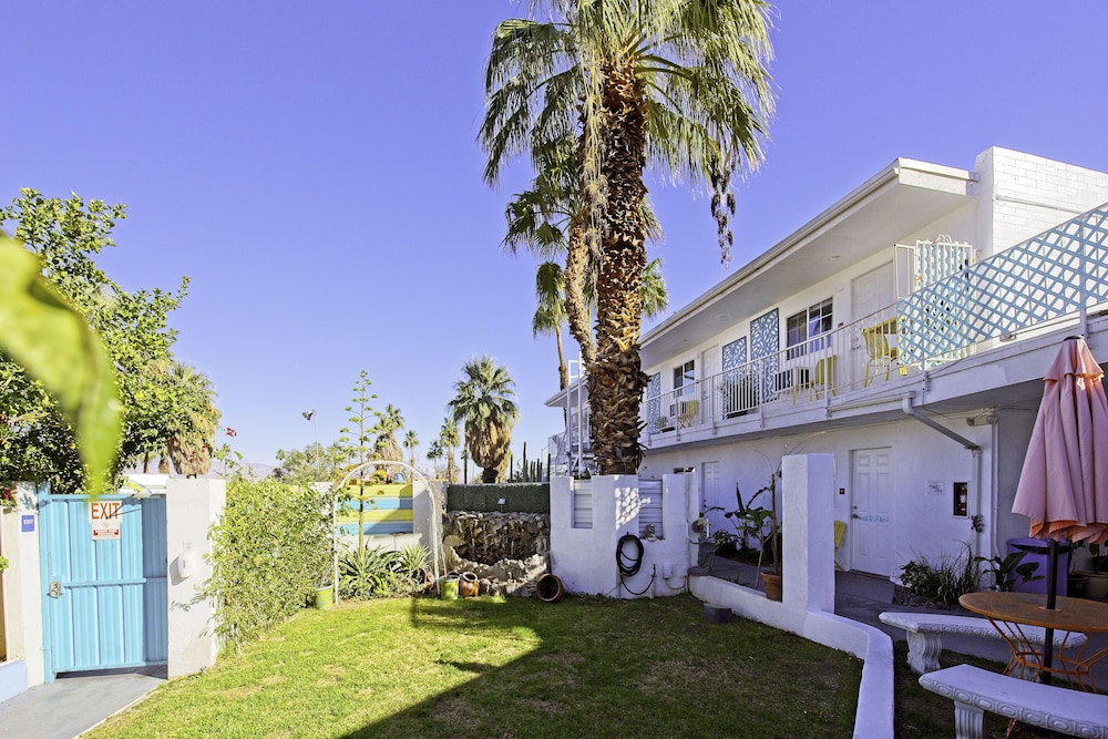 Inn at Palm Springs 68/69
