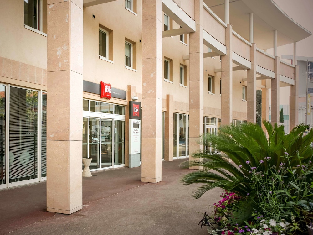 Ibis Martigues 7/70