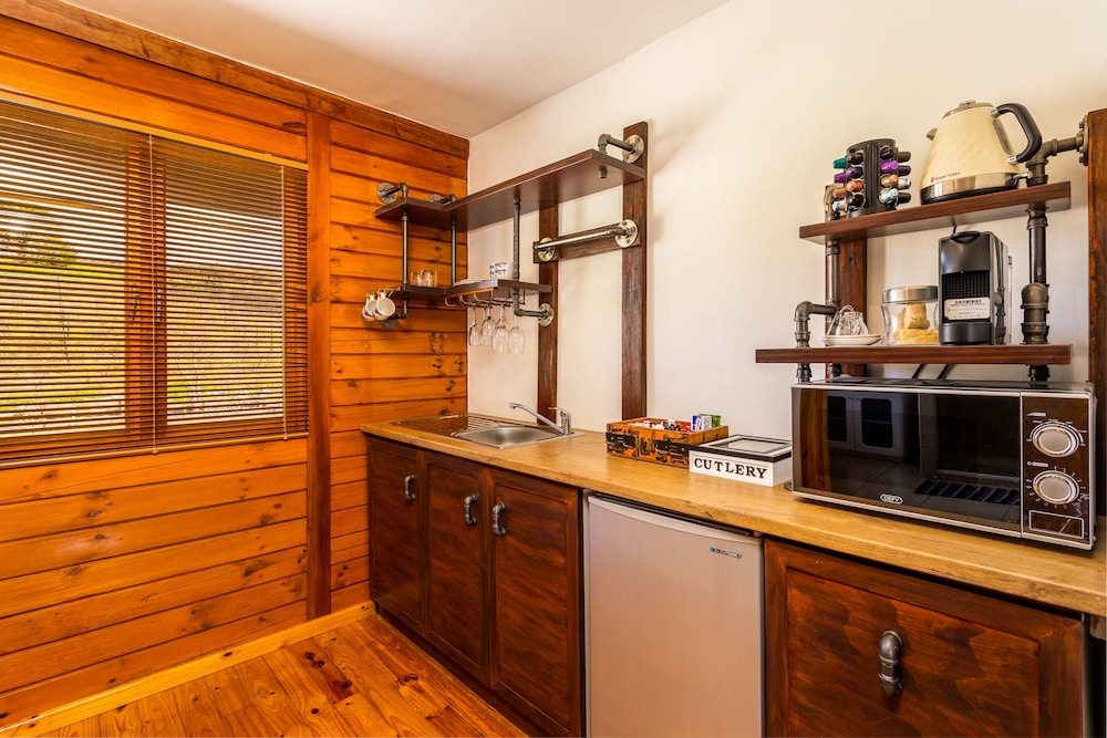 The Log Cabin 50/50