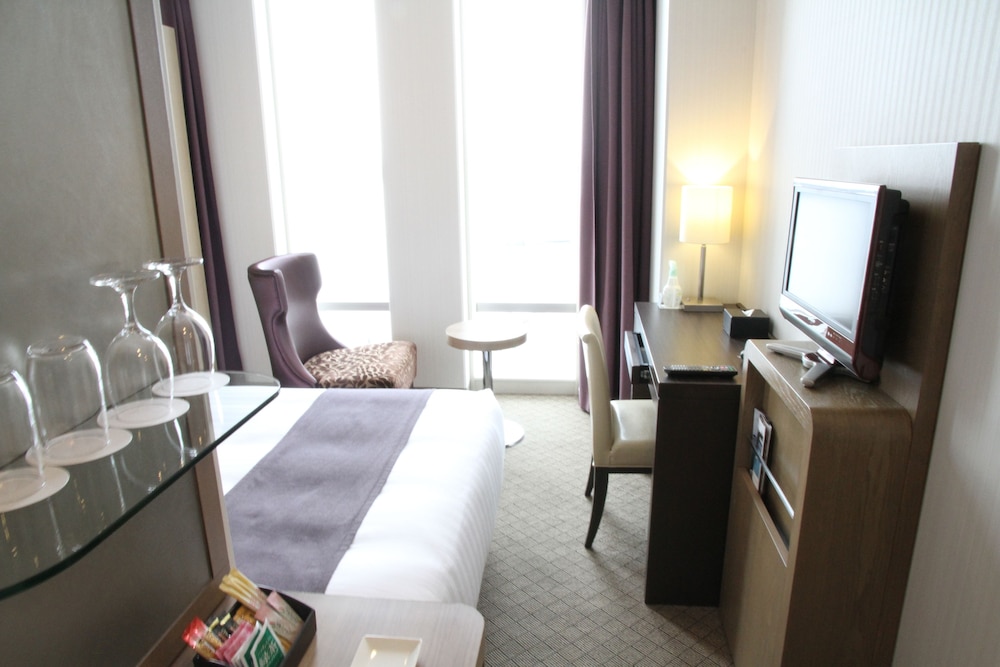 MERCURE YOKOSUKA 12/70