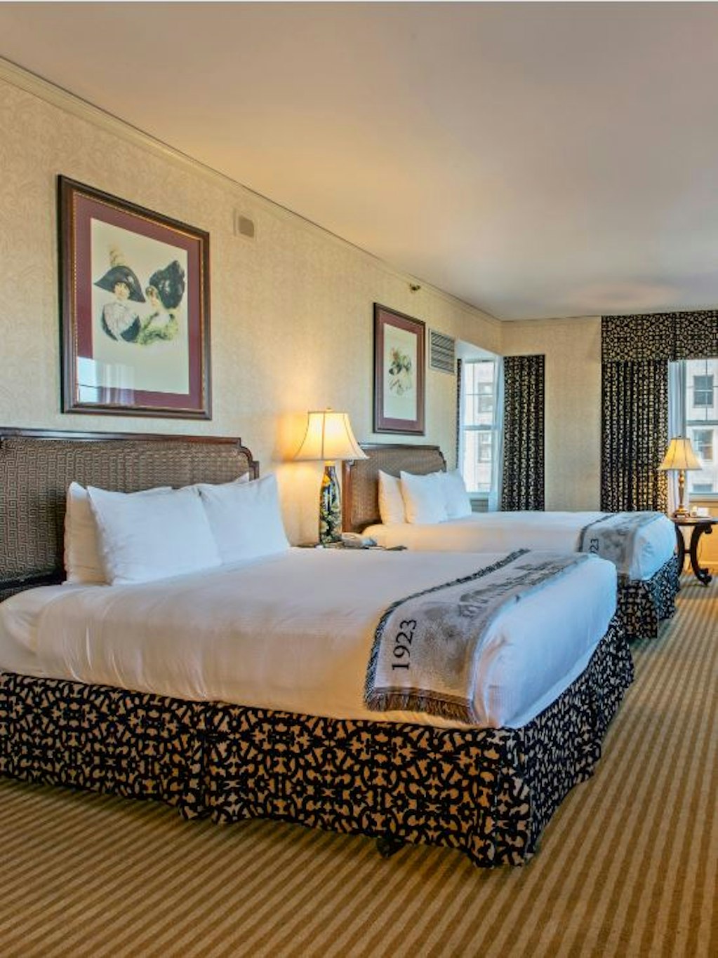DELUXE, 2 DOUBLE BEDS