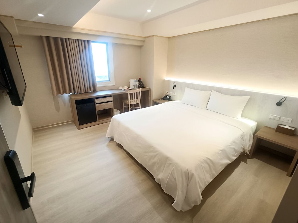 Jing Jing Holiday Hotel 12/46