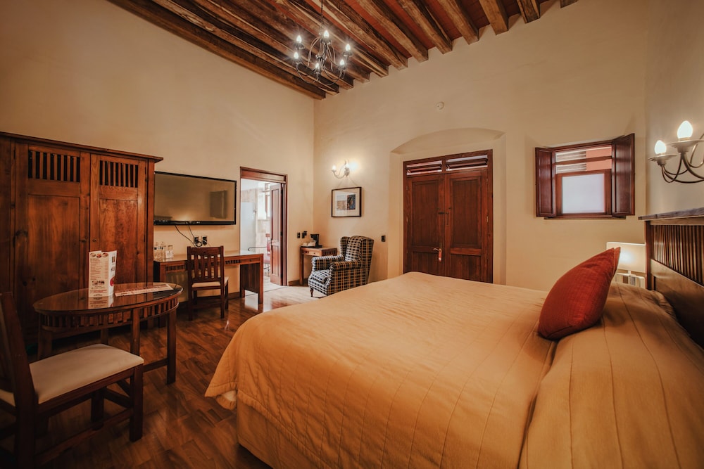 Hotel Casa Antigua 24/69