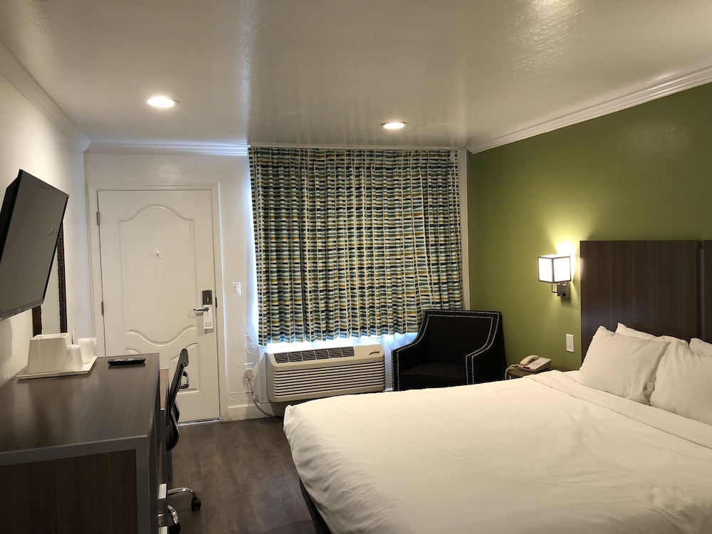 Gilroy Inn 12/33