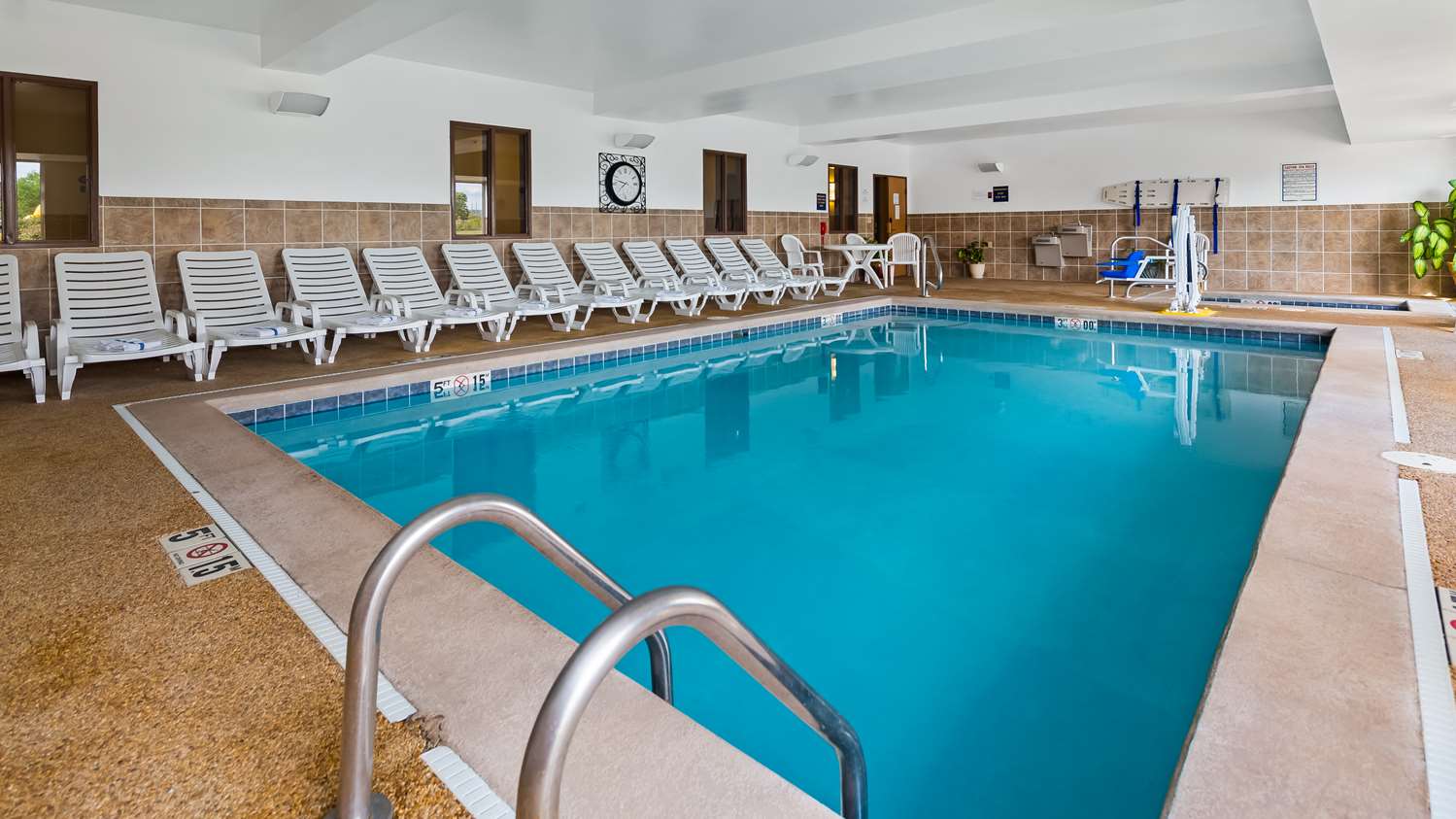 Best Western Penn-Ohio Inn & Suites 16/27