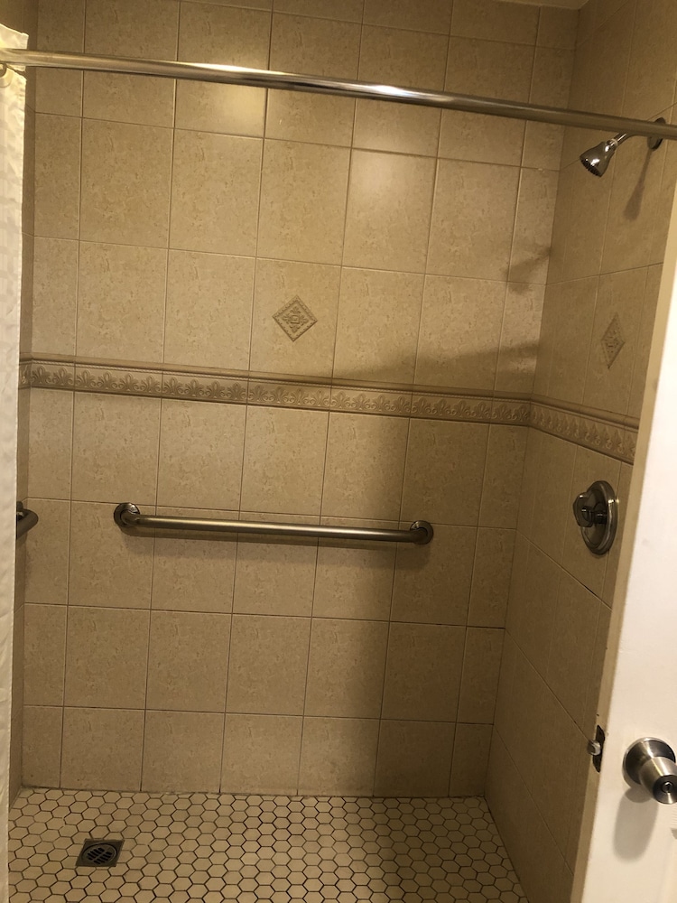 Walnut Inn & Suites 41/44
