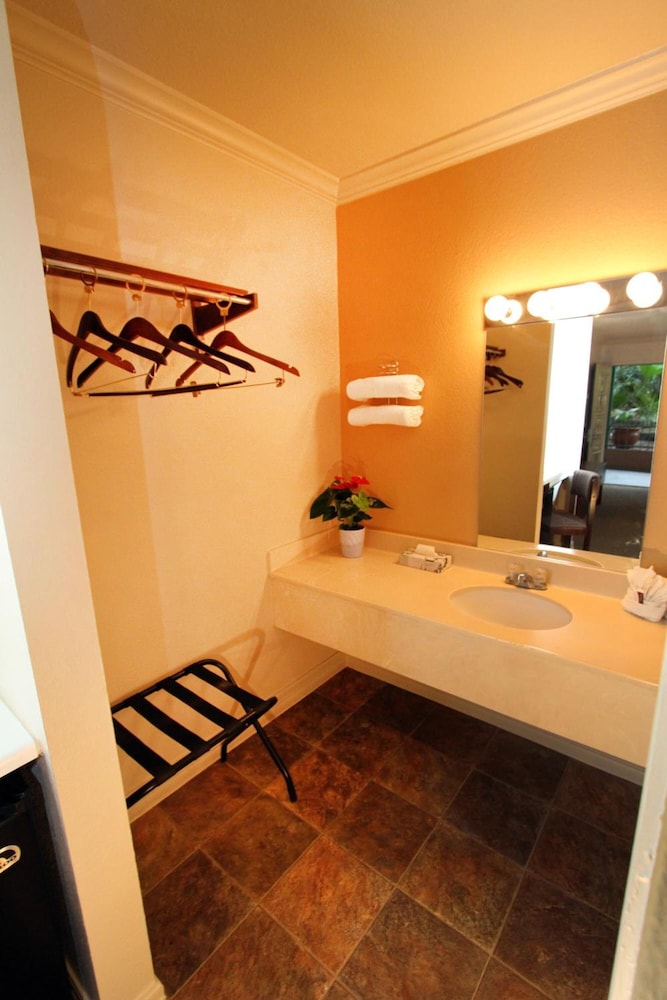 Family Garden Inn Suites 25/50