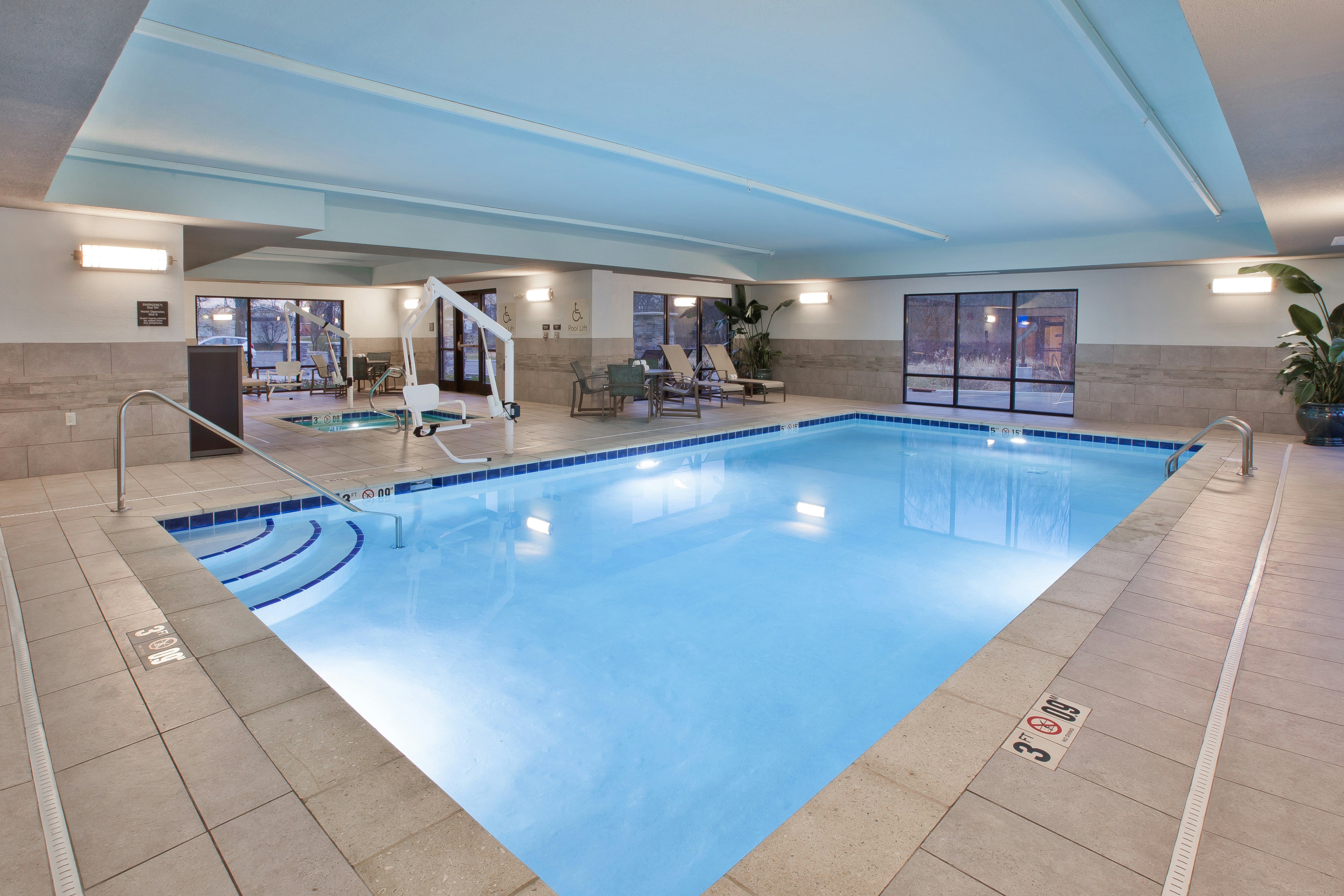 Hampton Inn & Suites Alliance 23/36