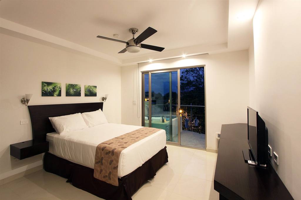 Grand, Plunge Pool, 2 Balconies, Kitchen