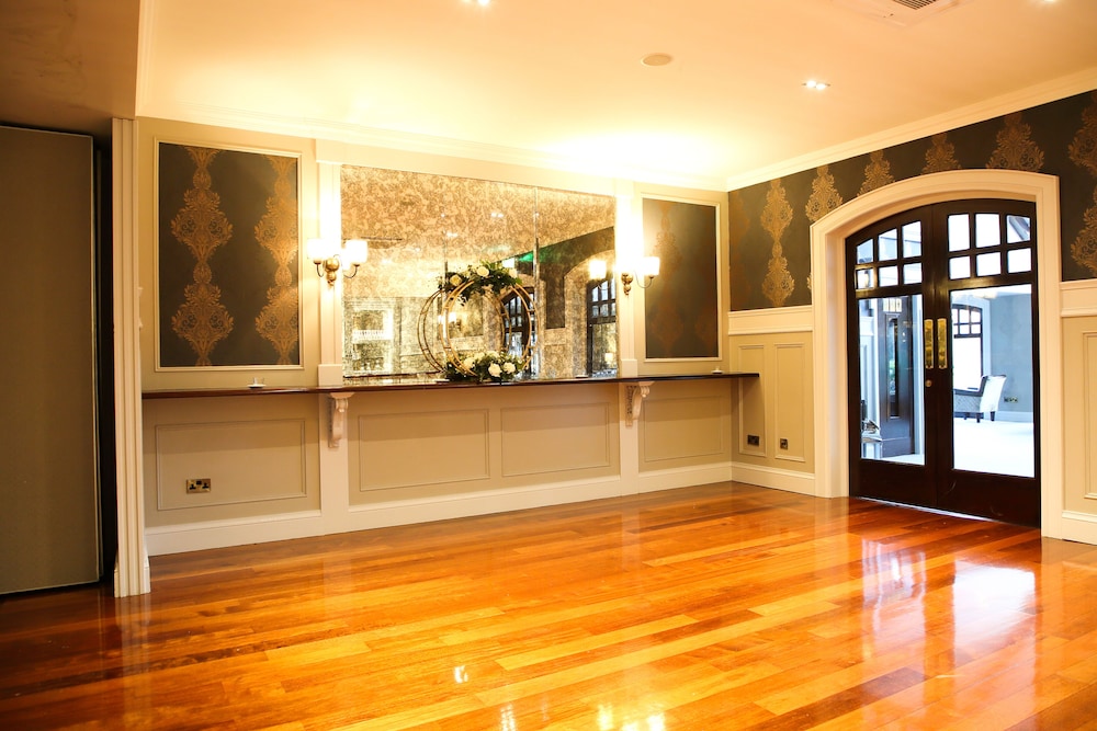 Mulroy Woods Hotel 5/36