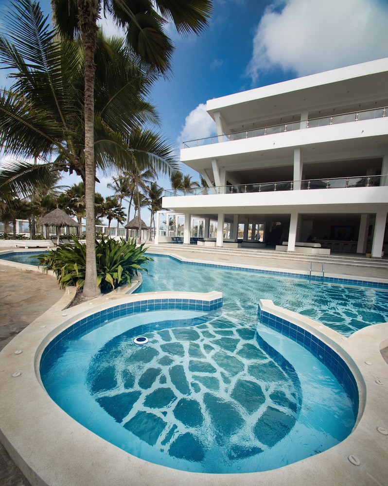 Barracuda Inn Resort 5/51