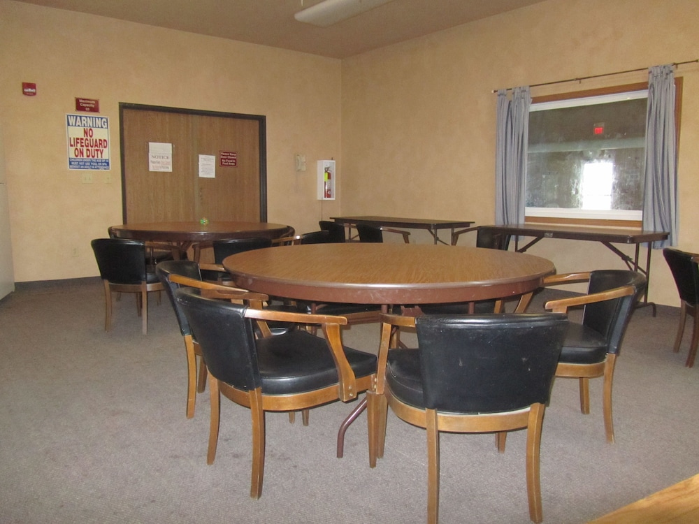 Park View Inn And Suites And Conference Center 48/65