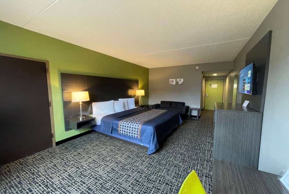Wingate by Wyndham Lake George 24/63