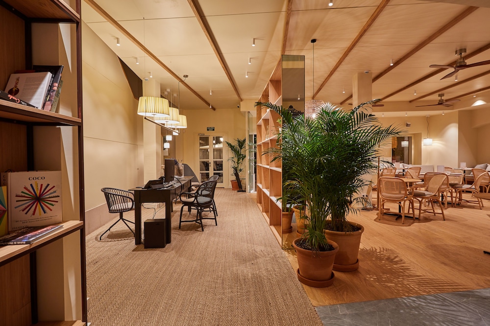 Mon Boutique Hotel 54/64