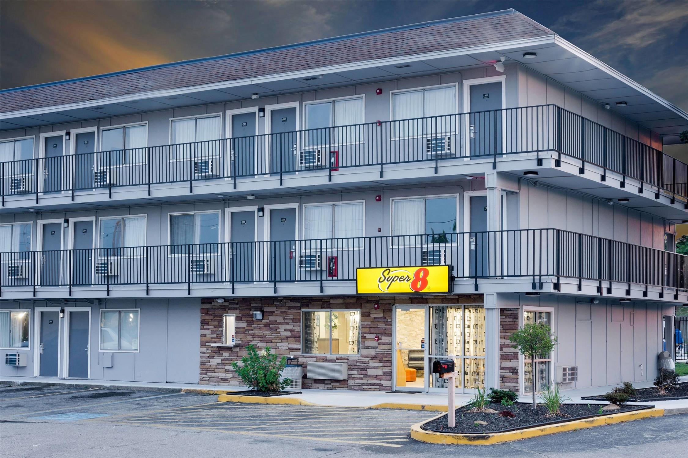 Super 8 By Wyndham Florence 4/27