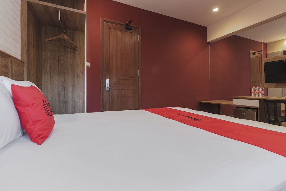 RedDoorz Plus @ CBD Bintaro 26/56