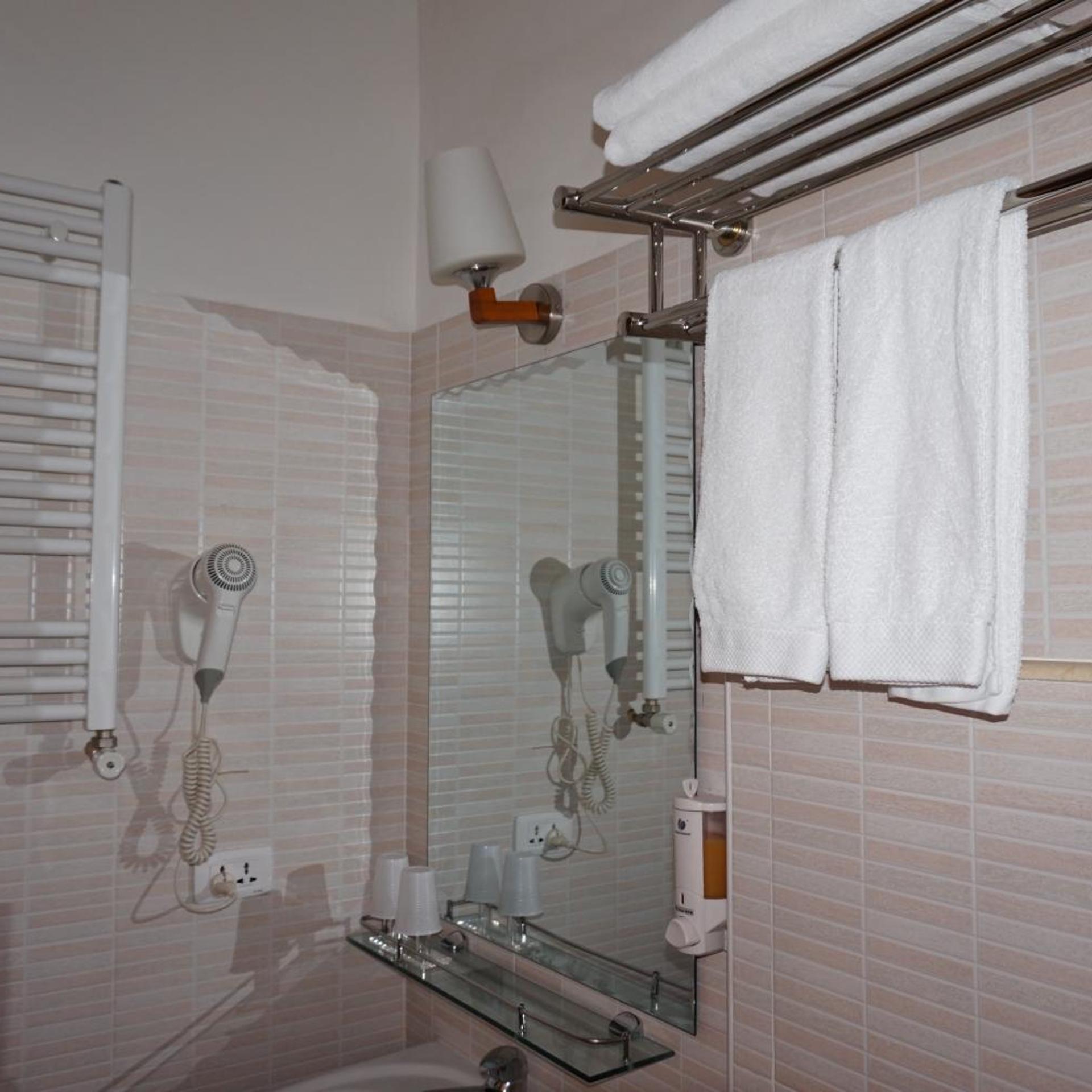 غرفة ثلاثية، Hotel Filippo Roma 7/7