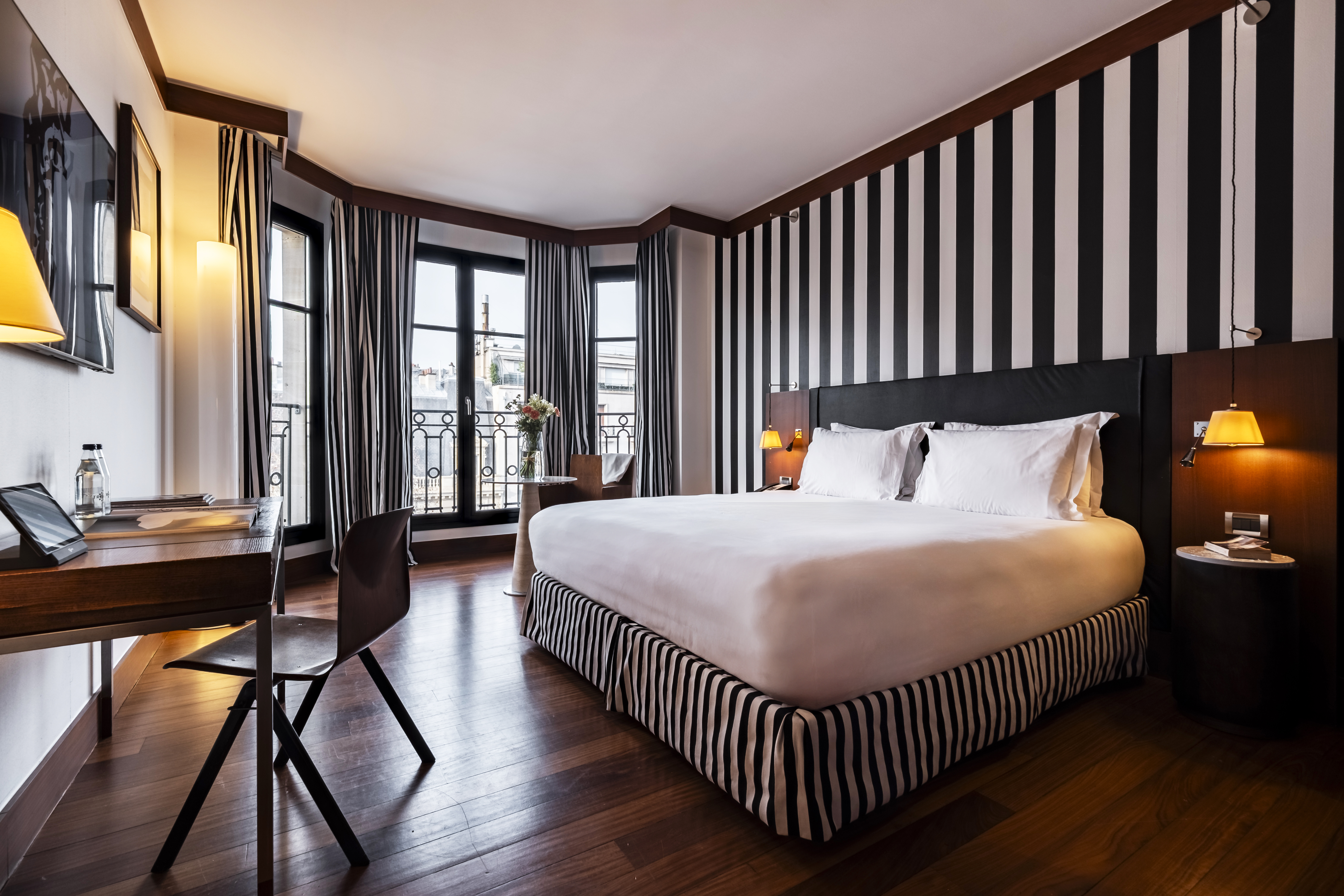 Prestige, Arc De Triomphe View