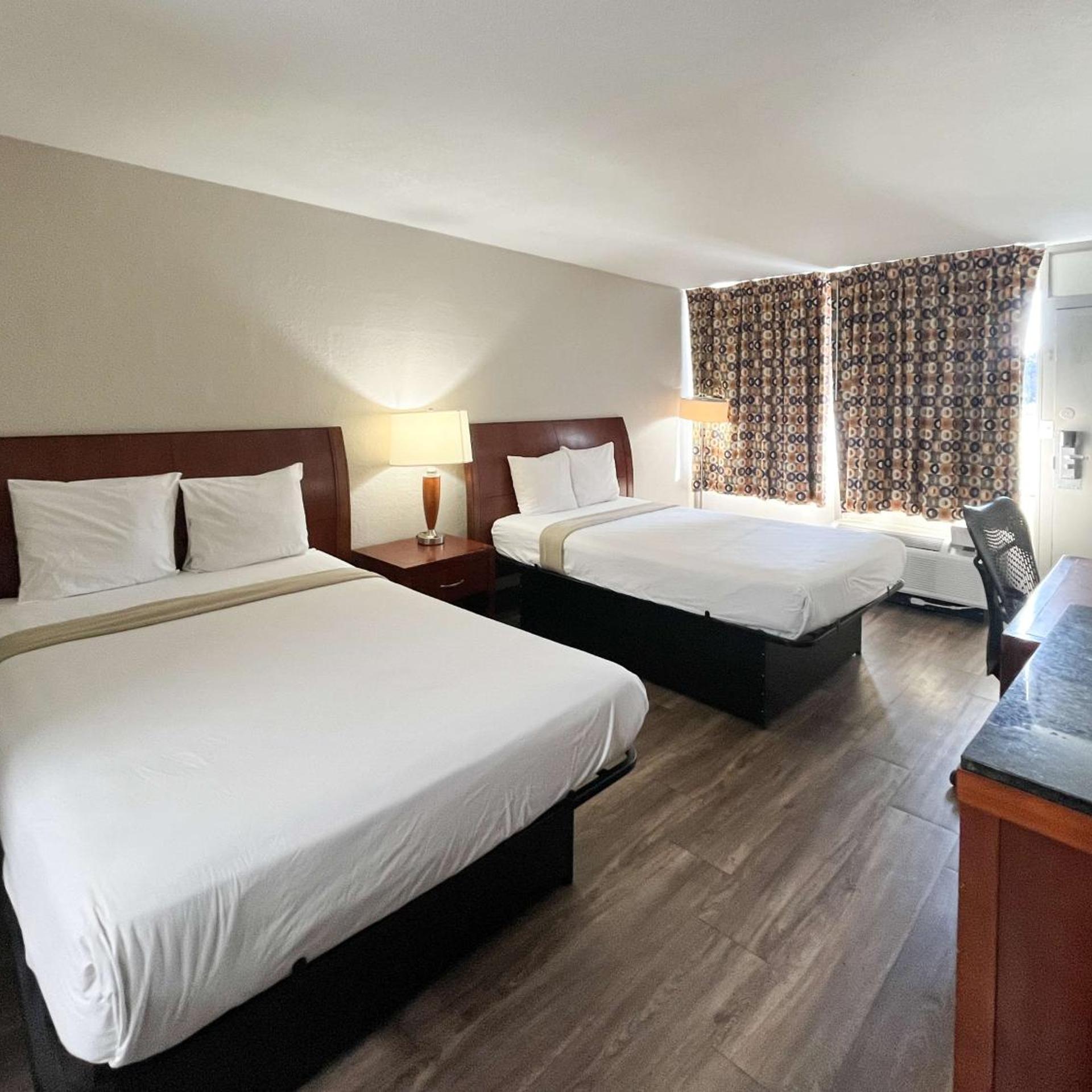 1 Full Bed - Mobility Access RI Shwr, Nsmk