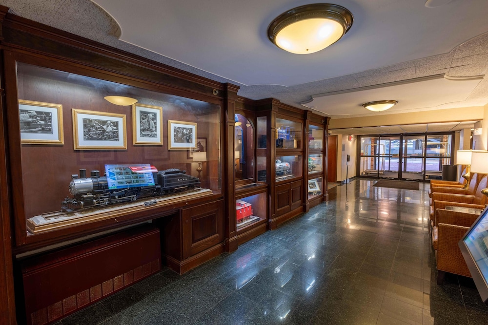 Drury Inn & Suites St. Louis Union Station 22/45